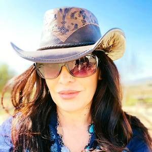 Meet your Posher, Nena